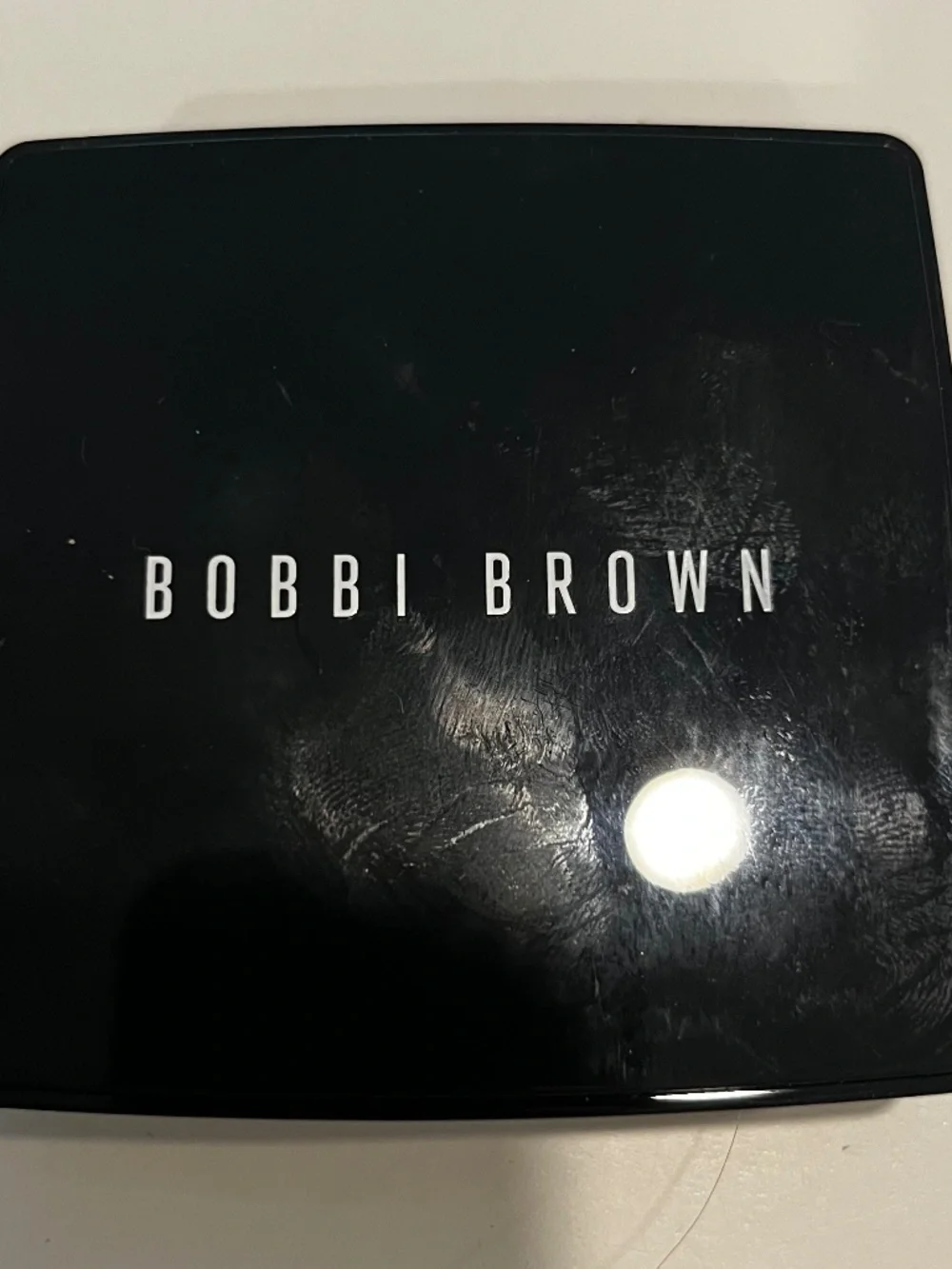 Bobbi Brown Sheer Finish Pressed Powder soft honey